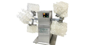 ماكينة تغليف قشرة الشوكولاتة الصناعية في مصنع شوكولاتة